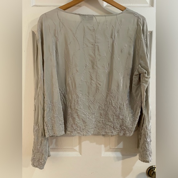 Silk Embroidered Blouse. Size L - Picture 2 of 5